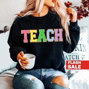 (B3) ‘TEACH’ Gildan BlackMulti Chenille Letter‎ Patch Educator Sweatshirt Top M
